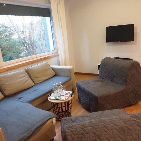 Maly Apartament W Zieleni Blisko Jeziora Сьрода-Велькопольска Экстерьер фото
