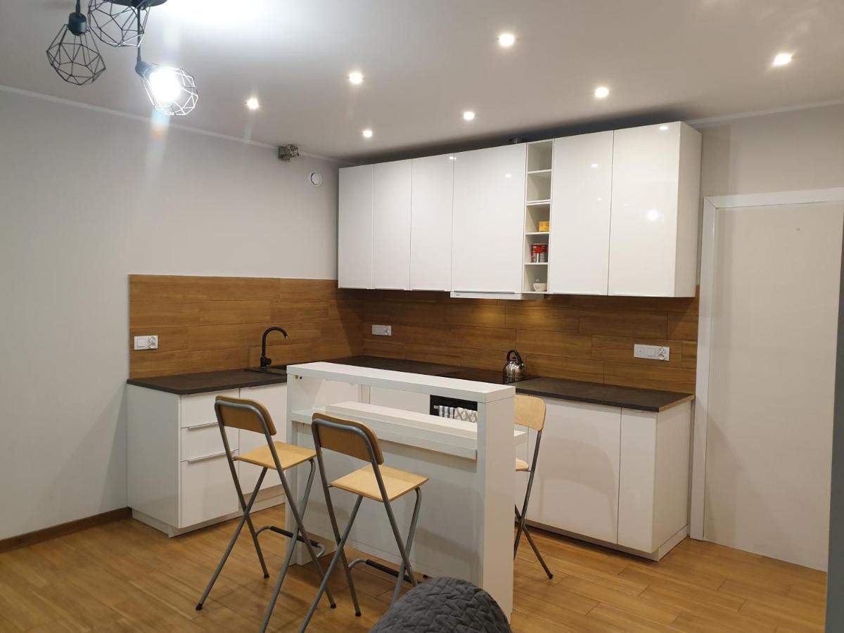 Maly Apartament W Zieleni Blisko Jeziora Сьрода-Велькопольска Экстерьер фото