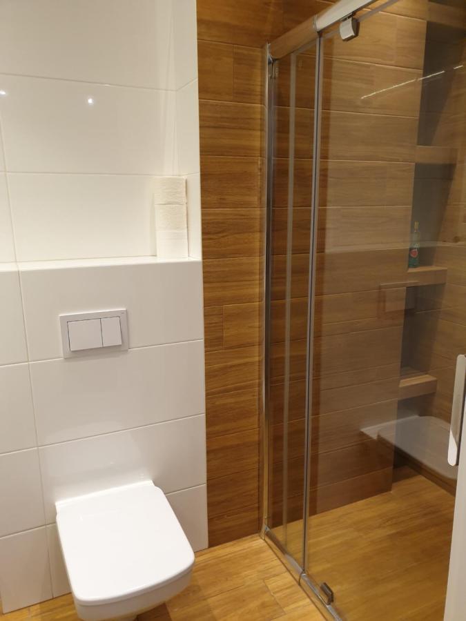 Maly Apartament W Zieleni Blisko Jeziora Сьрода-Велькопольска Экстерьер фото